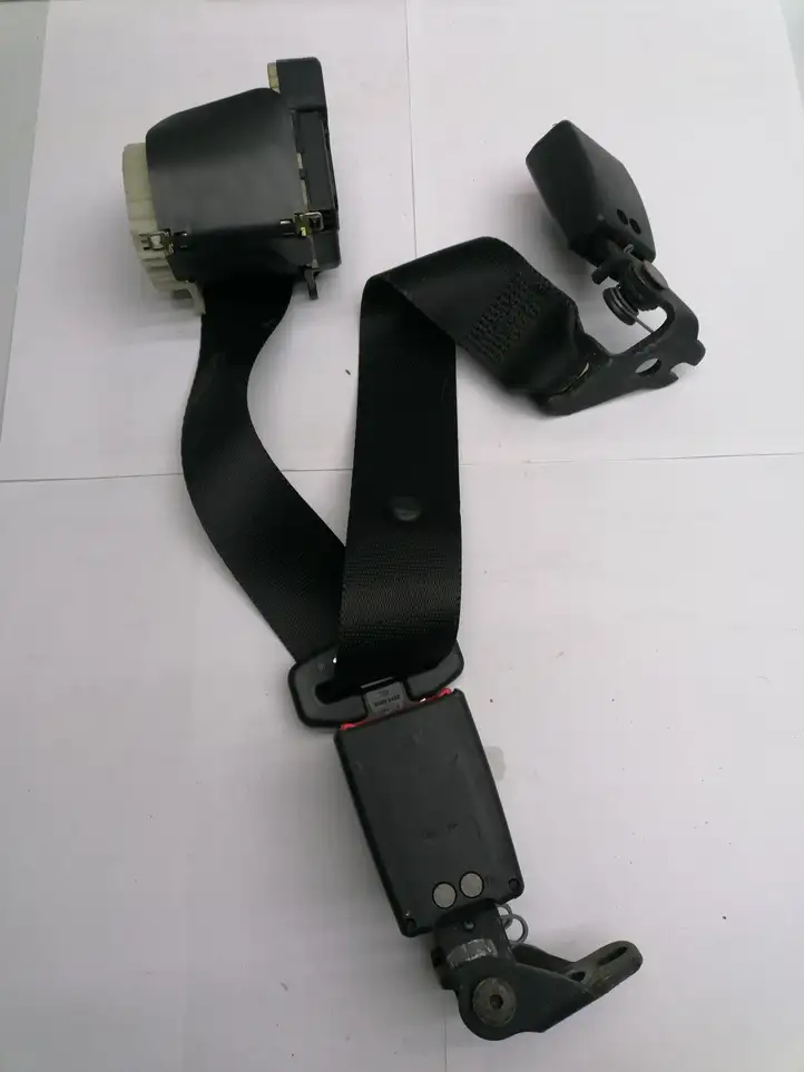 Ford Focus (2005 - 2008) 4M51A611B68BE Центральный ремень безопасности — фото 1