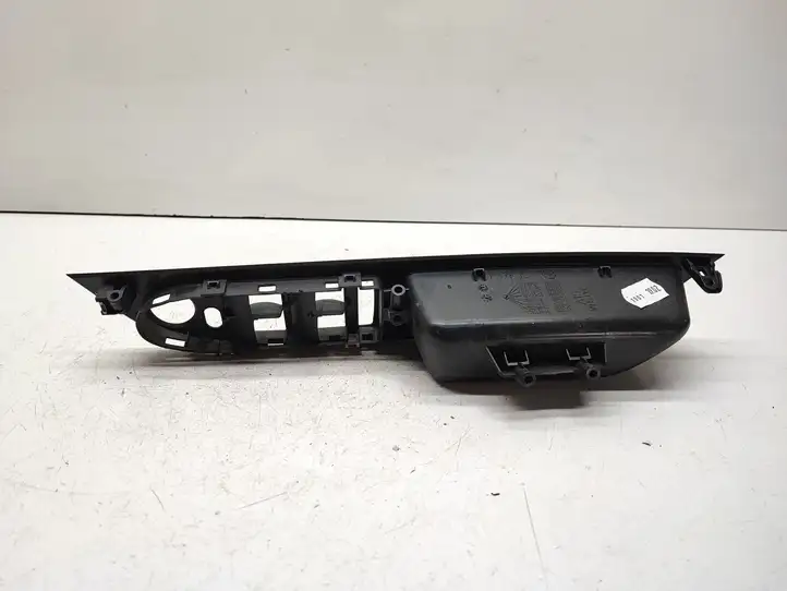 BMW 5 E60 E61 (2004 - 2010) 6983693 Накладка кнопки стеклоподъемника — фото 2