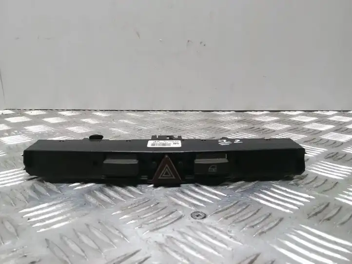 Opel Astra H (2004 - 2009) 13100105 Включатель аварийных фонарей — фото 1
