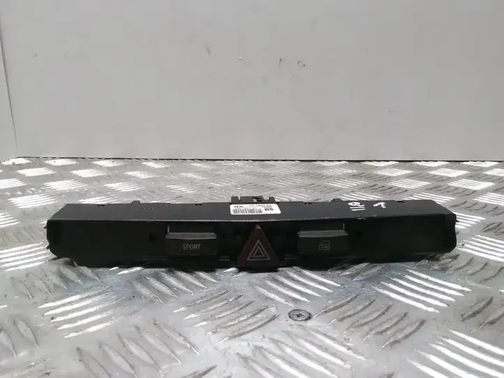 Opel Astra H (2004 - 2009) 13100107 Включатель аварийных фонарей — фото 1