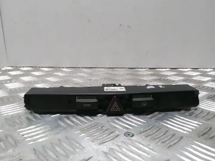 Opel Astra H (2004 - 2009) 13100107 Включатель аварийных фонарей — фото 1