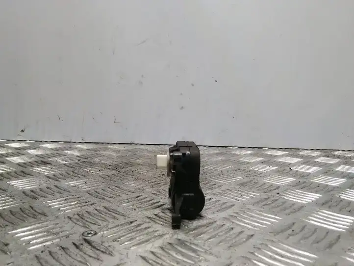 Volkswagen Golf VI (2009 - 2013) 1K0907511 Двигатель задвижки потока воздуха — фото 2