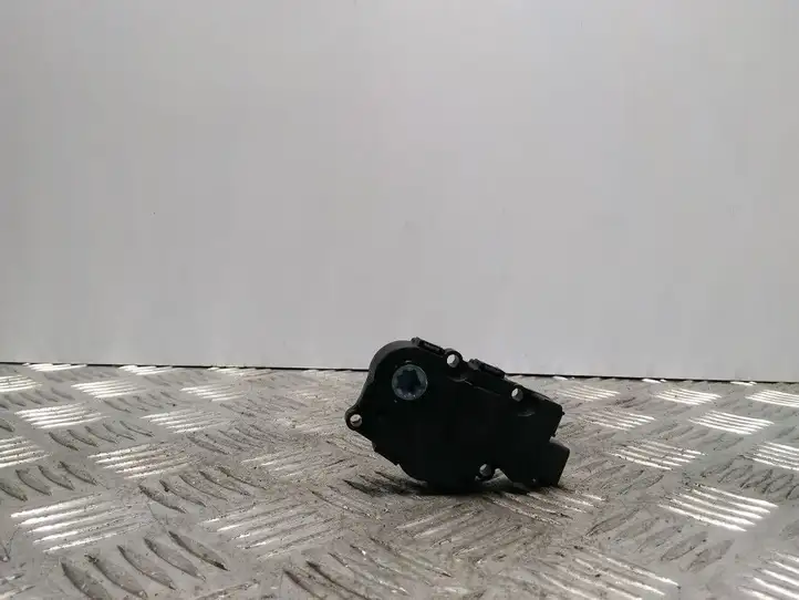 Mercedes-Benz GL X166 (2013 - 2019) 03052018 Двигатель задвижки потока воздуха — фото 3