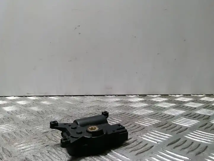 Opel Astra H (2004 - 2009) 52406337R06 Двигатель задвижки потока воздуха — фото 3