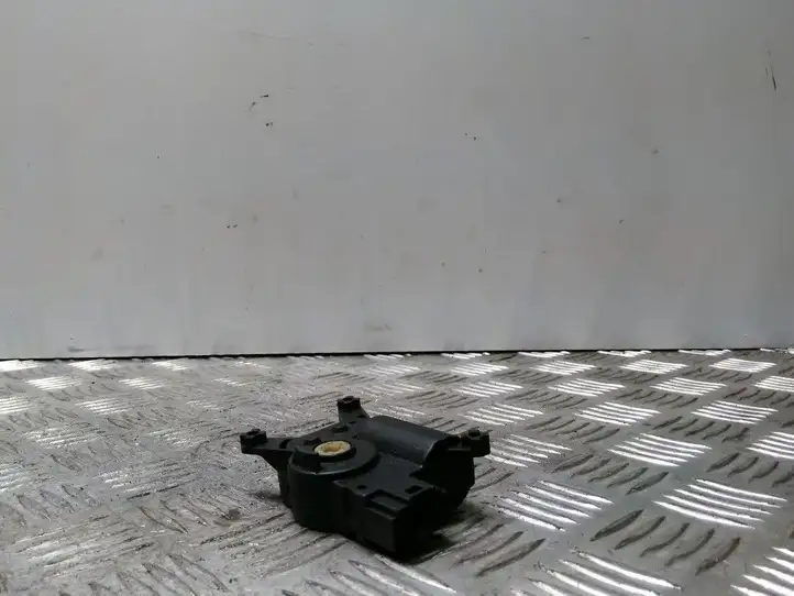 Opel Astra H (2004 - 2009) 52406337R06 Двигатель задвижки потока воздуха — фото 2