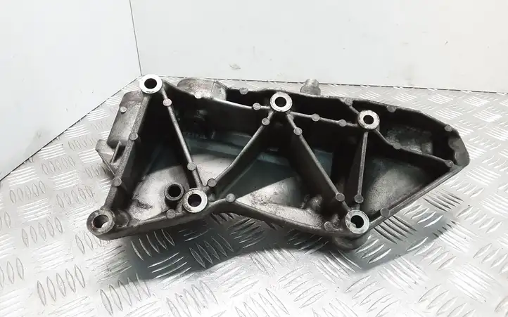 Renault Laguna II (2001 - 2005) 8200115762 Кронштейн генератора — фото 2