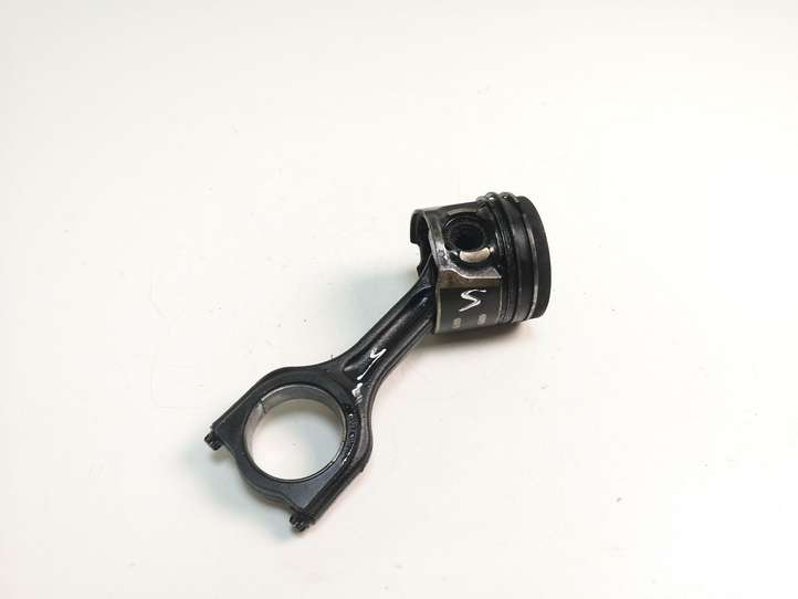 Ford Focus (2011 - 2015)   Поршень (поршни)