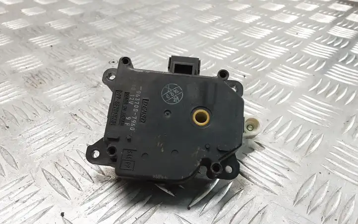 Toyota Prius (XW20) (2003 - 2009) 0637007960 Двигатель задвижки потока воздуха — фото 2