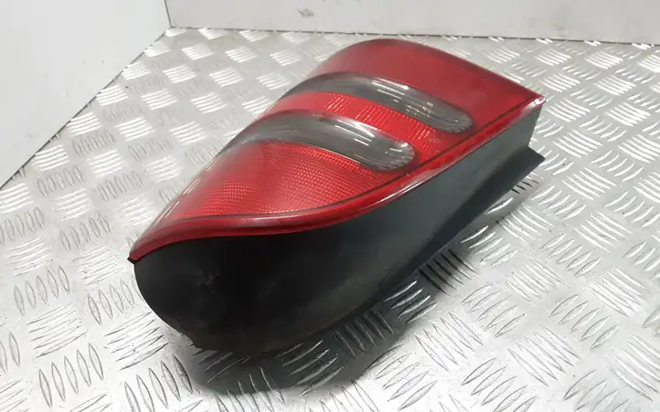 Mercedes-Benz A W168 (1997 - 2004) 1688203064R Задний фонарь в кузове — фото 3
