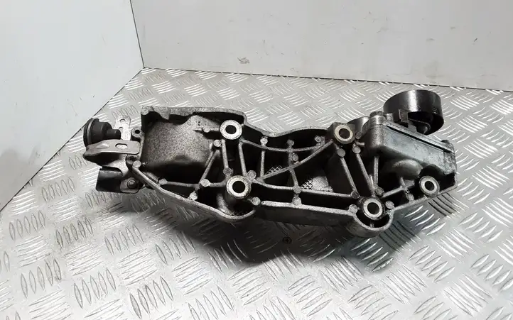 Nissan Qashqai (2006 - 2010) 8200527320 Кронштейн генератора — фото 2