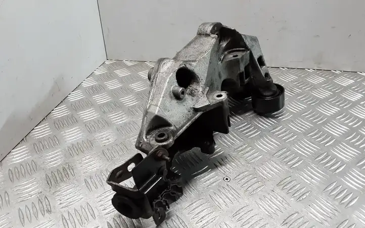Nissan Qashqai (2006 - 2010) 8200527320 Кронштейн генератора — фото 3