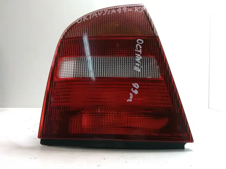Skoda Octavia Mk1 (1U) (1996 - 2004) 1U6945111 Задний фонарь в кузове — фото 1