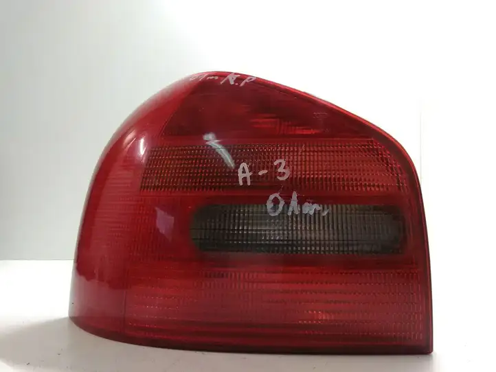 Audi A3/S3 8L (1996 - 2000) 8L0945095 Задний фонарь в кузове — фото 1