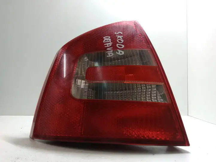 Skoda Octavia Mk2 (1Z) (2004 - 2013) 1Z5945095A Задний фонарь в кузове — фото 1