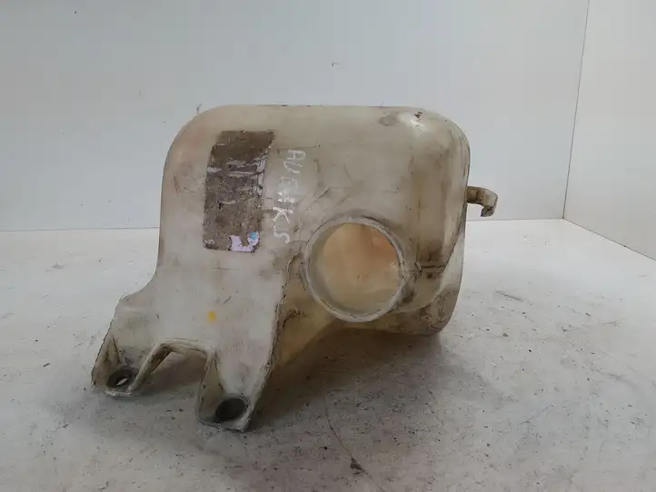 Subaru Outback (1998 - 2003) 86610AE04A Бачок омывателя стекла — фото 3