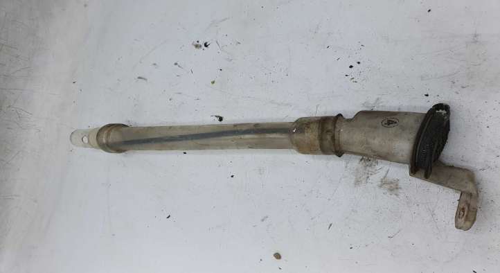 Toyota Avensis Verso (2001 - 2004)  001102 Заливная горловина бака жидкости