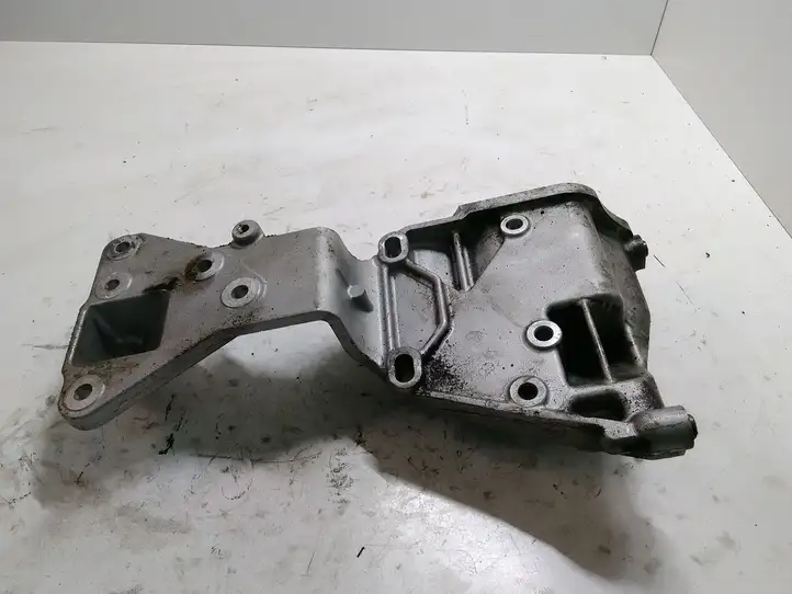 Volvo S60 (2013 - 2018) 31316673 Кронштейн генератора — фото 3