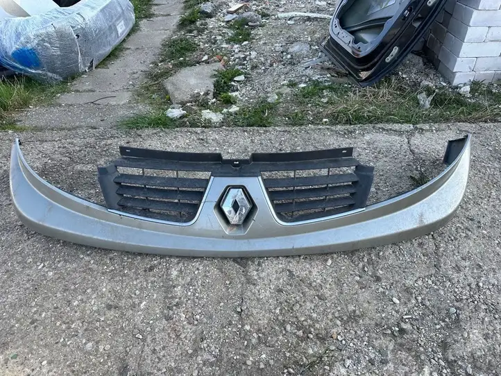 Renault Trafic II (X83) (2002 - 2014) 623100251R Верхняя решетка радиатора — фото 1