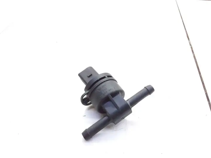Volkswagen PASSAT B6 (2005 - 2010) 038906081B Трубка топливной системы — фото 3