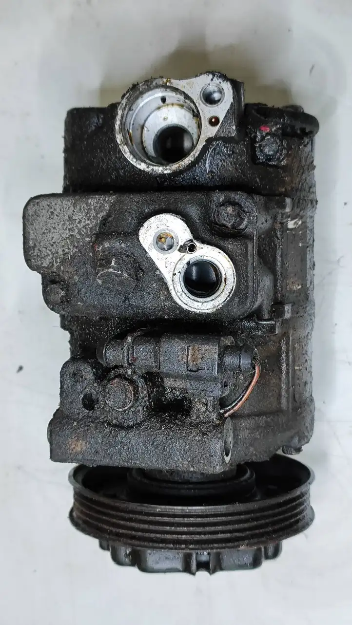 Audi A4 S4 B6 8E 8H (2000 - 2006) 8E0260805C Компрессор (насос) кондиционера воздуха — фото 3