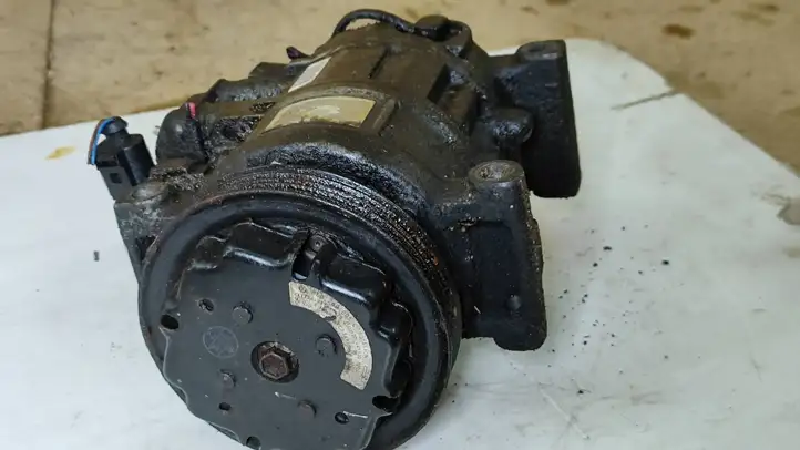 Audi A4 S4 B6 8E 8H (2000 - 2006) 8E0260805C Компрессор (насос) кондиционера воздуха — фото 4
