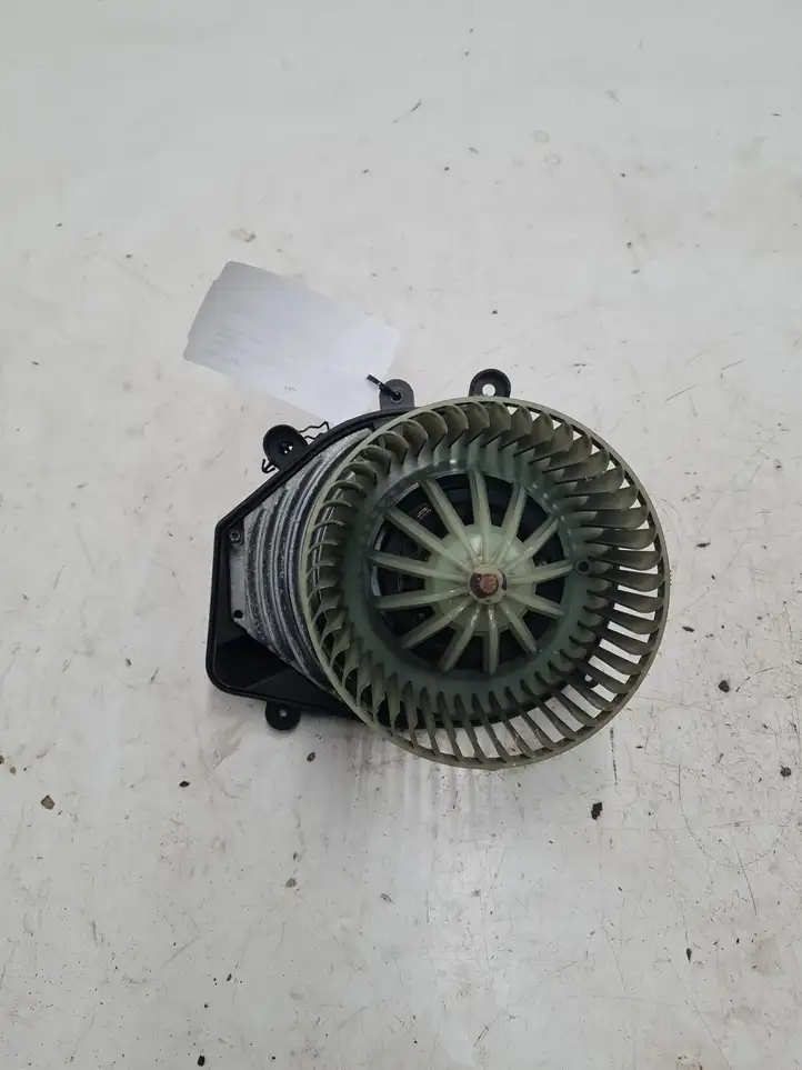 Volkswagen PASSAT B5.5 (2001 - 2005)  740221233F Вентилятор печки