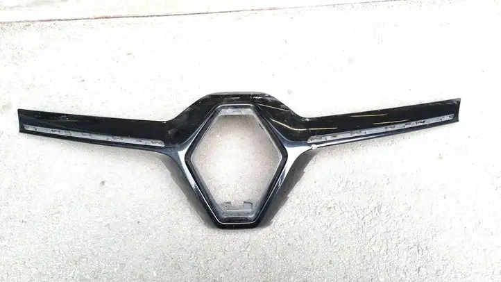 Renault Kadjar (2015 - 2018) 623103685R Верхняя решетка радиатора — фото 1