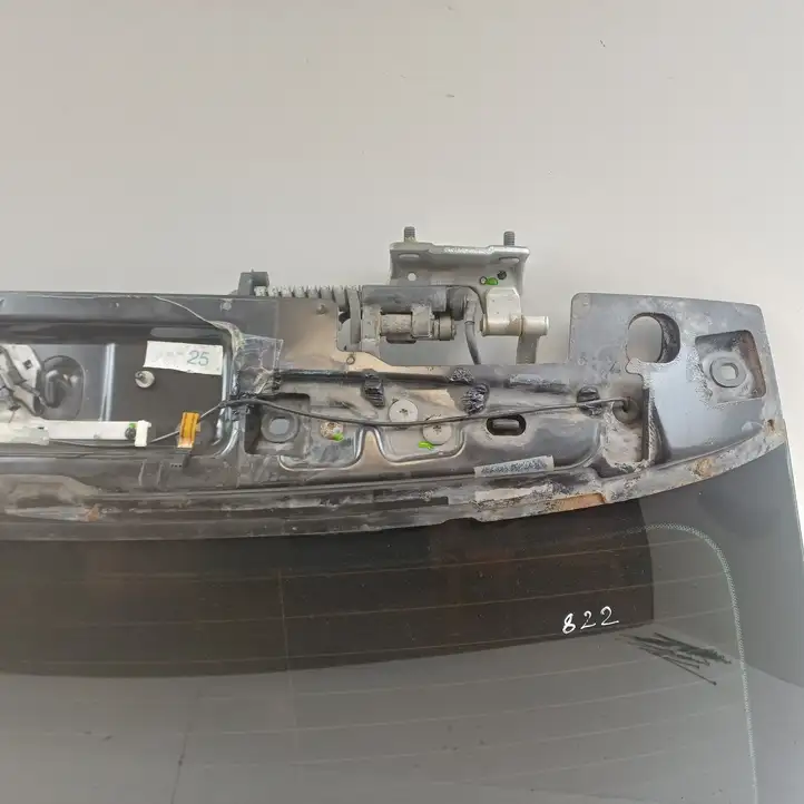 BMW 3 E46 (1998 - 2005)  43R001026 Открываемое стекло крышки багажника