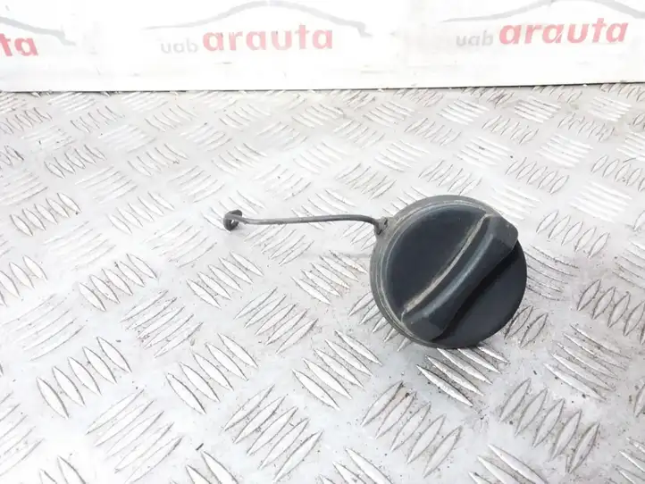 Ford Mondeo Mk III (2000 - 2007)   Закручивающаяся крышка