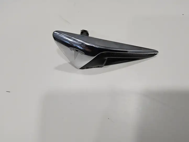 Tesla Model X (2015 - 2021) 103434400C Боковая камера в крыле — фото 1