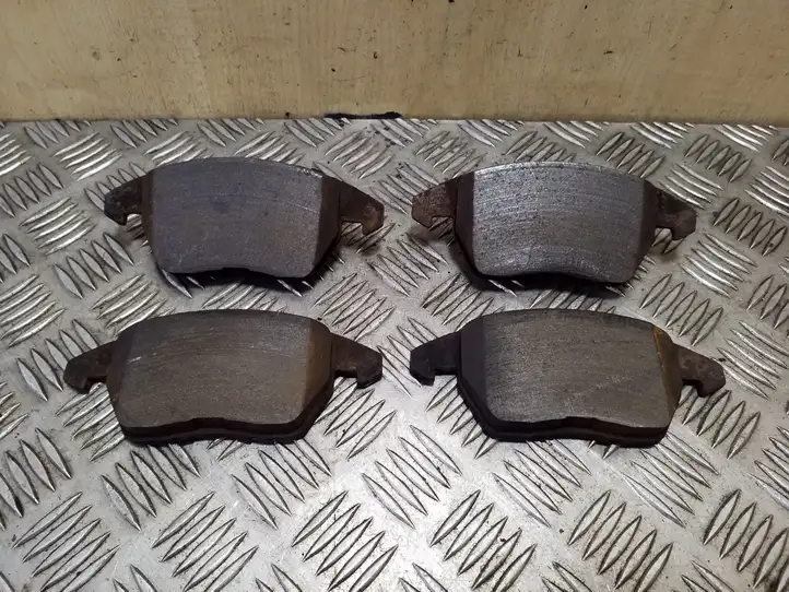 Seat Altea XL (2004 - 2015) Передние тормозные колодки — фото 1