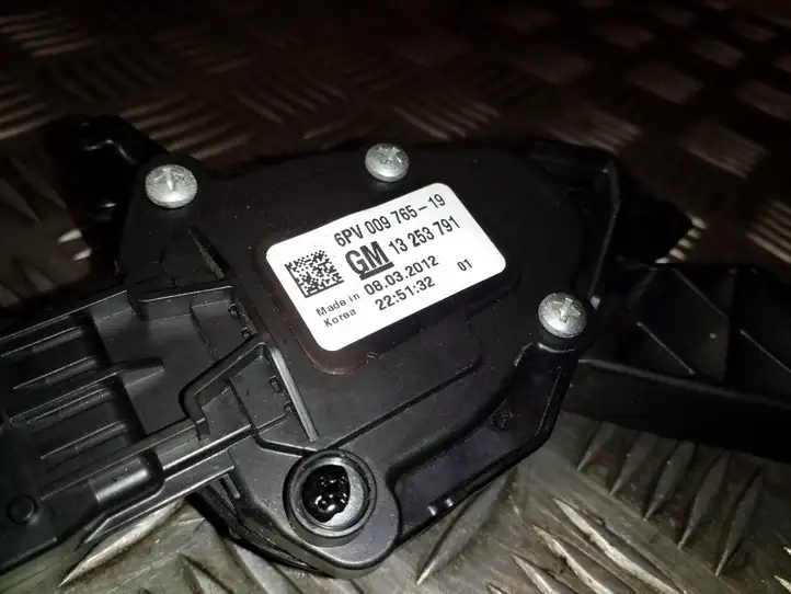 Chevrolet Orlando (2010 - 2015) 13253791 Педаль акселератора — фото 2