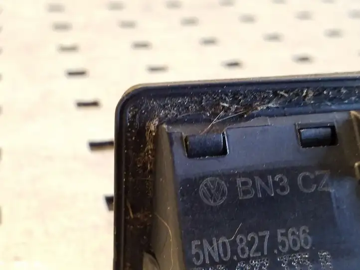 Volkswagen Tiguan (2007 - 2011) 5N0827566 Кнопка закрытия крышки багажника — фото 3