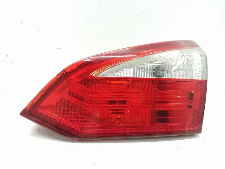 Ford Focus (2011 - 2015) BM5113A602DC Задний фонарь в крышке багажника — фото 4