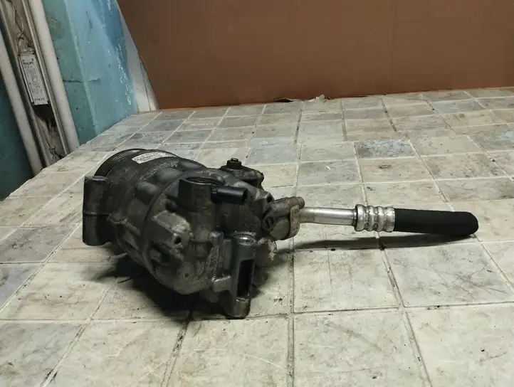 Volkswagen PASSAT B6 (2005 - 2010) 1K0820859F Компрессор (насос) кондиционера воздуха — фото 4