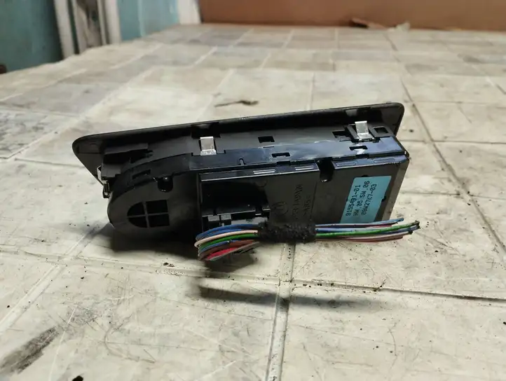 BMW 1 E81 E87 (2004 - 2011) 915549101 Кнопка стеклоподъемников — фото 3