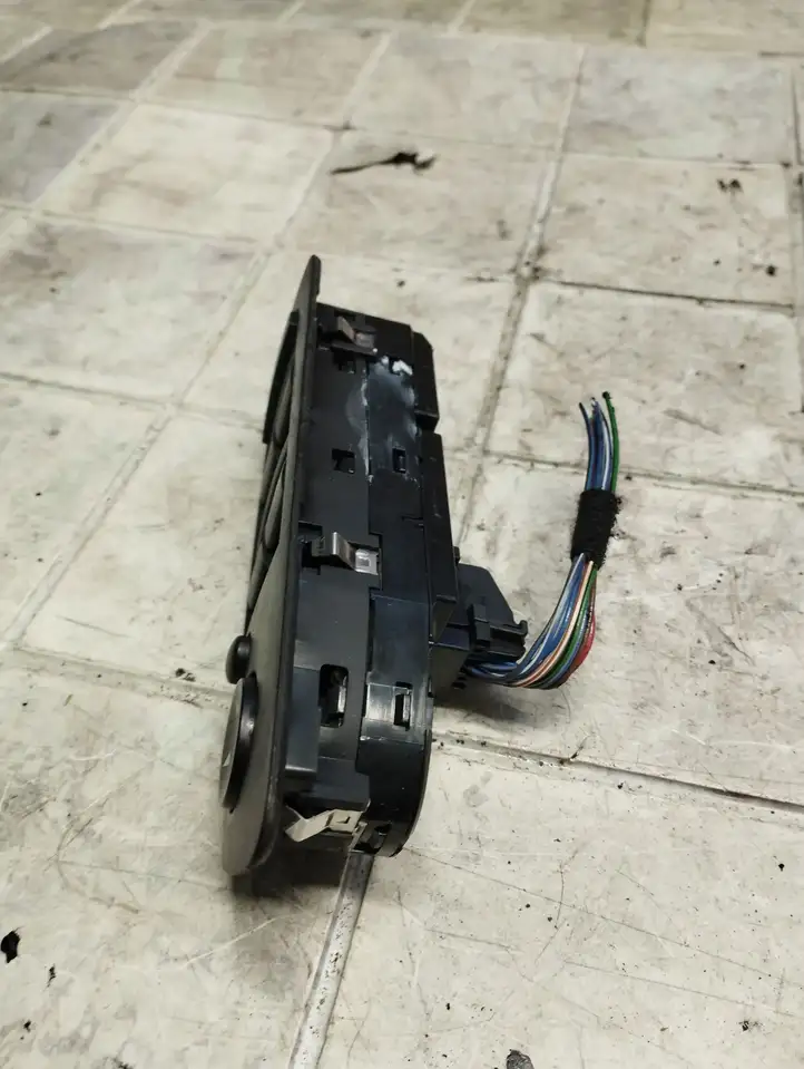 BMW 1 E81 E87 (2004 - 2011) 915549101 Кнопка стеклоподъемников — фото 4
