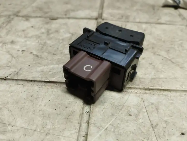 Subaru Outback (2009 - 2014) Включатель обогрева — фото 2