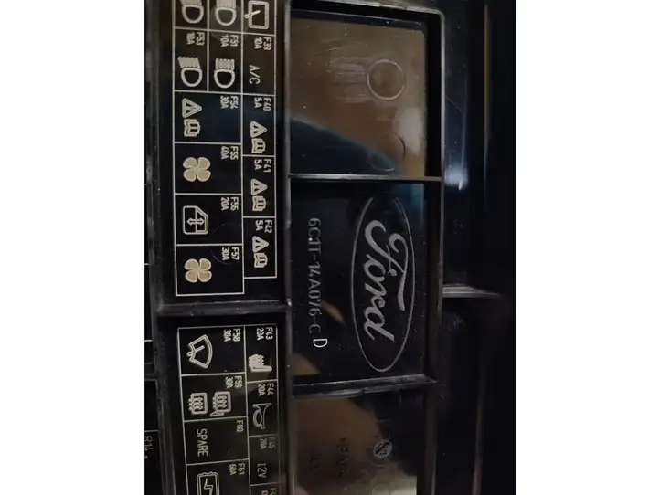 Ford Transit (2013 - 2017) 6C1T-14A076-CD Крышка ящика предохранителей — фото 6