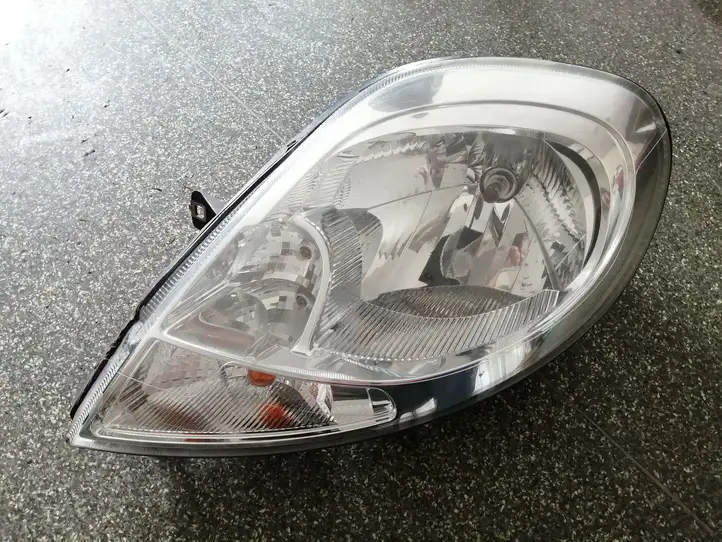 Opel Vivaro (2006 - 2014) 8200701354 Передняя фара — фото 1