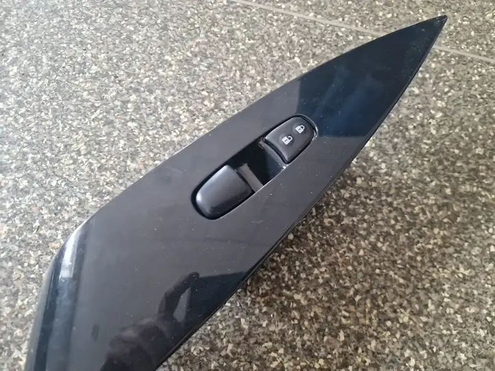 Nissan Leaf I (ZE0) (2010 - 2017) Кнопка стеклоподъемников — фото 1