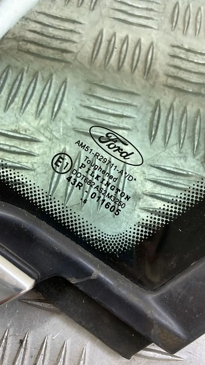 Ford Focus Grand C-MAX (2010 - 2019) AM51R29711AD Треугольное стекло кузова — фото 2