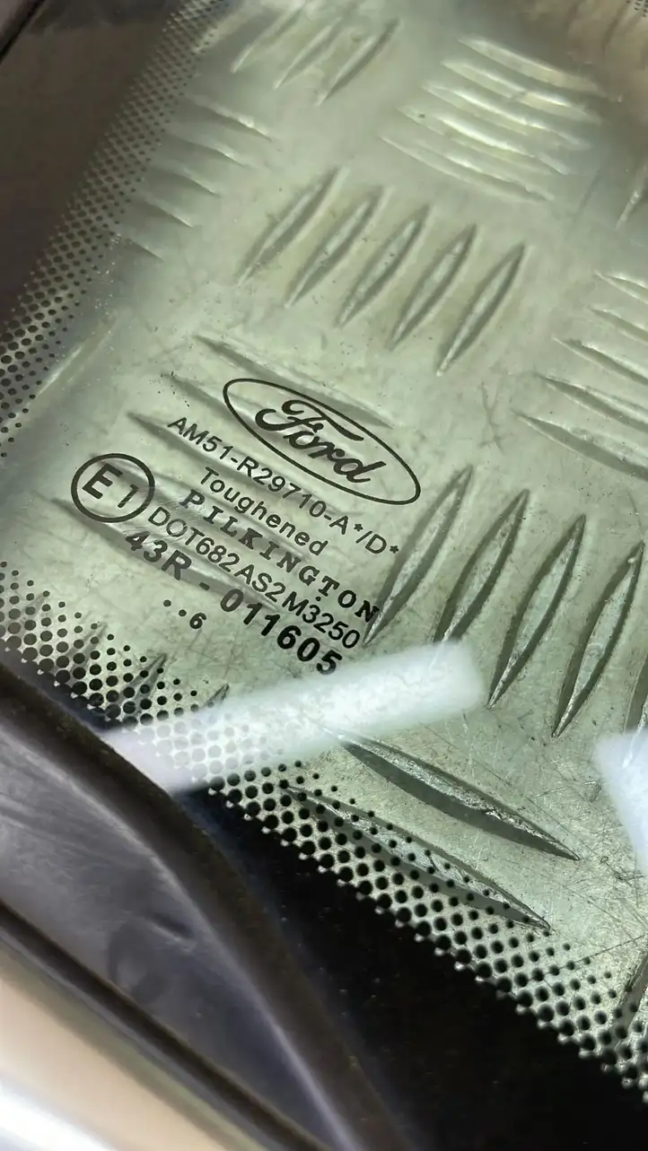 Ford Focus Grand C-MAX (2010 - 2019) AM51R29710AD Треугольное стекло кузова — фото 2