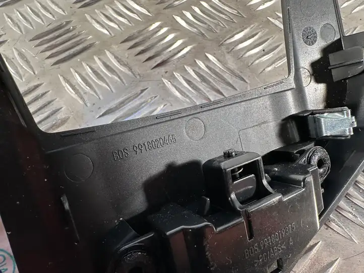 BMW 5 G30 G31 (2016 - ) 9918020465 Замок бардачка — фото 2