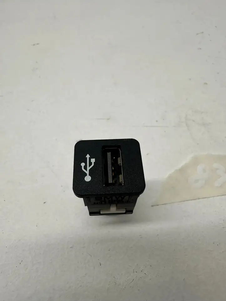 BMW 3 F30 F35 F31 (2012 - 2018) 9229294 USB разъем — фото 4