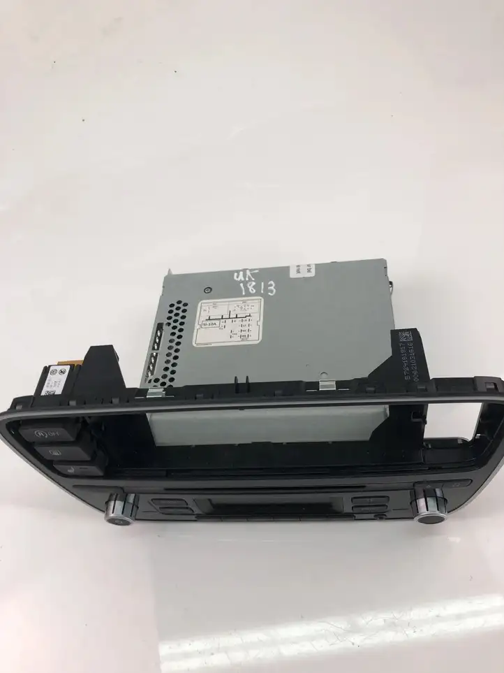 Volkswagen Up (2011 - ) 1S0035156J Магнитола / мультимедийная система — фото 2