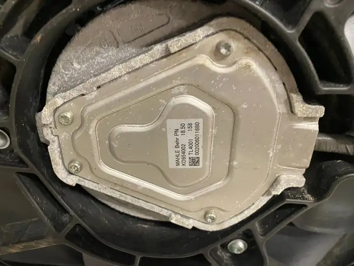 Tesla Model 3 (2017 - 2023) 155978700a Прочие детали салона — фото 3