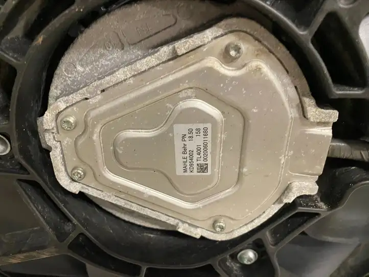 Tesla Model 3 (2017 - 2023) 155978700a Прочие детали салона — фото 5
