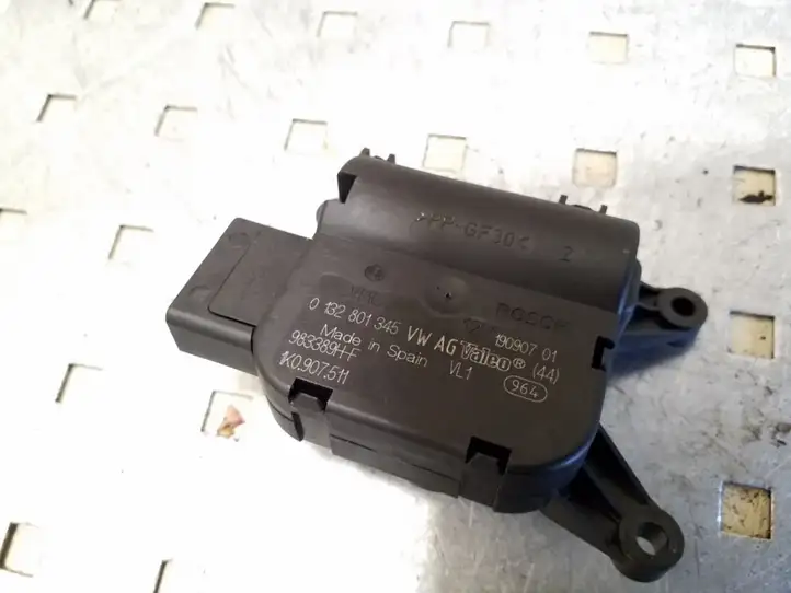 Seat Leon (1P) (2005 - 2012) 1K0907511 Двигатель задвижки потока воздуха — фото 2