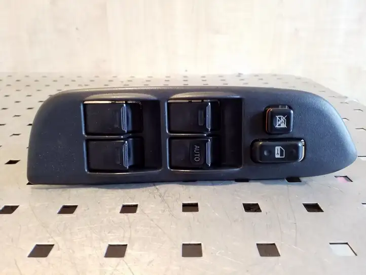 Toyota RAV 4 (XA20) (2000 - 2005) 8482042130 Блок кнопок стеклоподъемников — фото 1